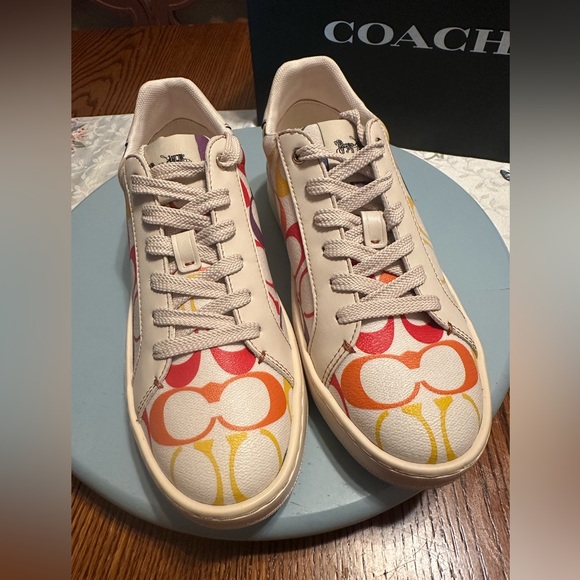 Coach Clip Low Top Sneaker In Rainbow Signature Canvas - Picture 1 of 7